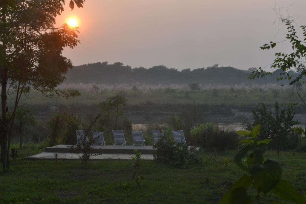 River View Jungle Camp Sauraha Exterior photo